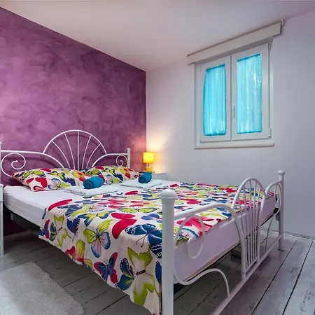 Eco Nik A2+2 For 4 Pax In The Natural Environment Of Porec Nova Vas (Porec)