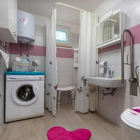 Eco Nik A2+2 For 4 Pax In The Natural Environment Of Porec Apartment