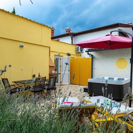 Eco Nik A2+2 For 4 Pax In The Natural Environment Of Porec Apartment