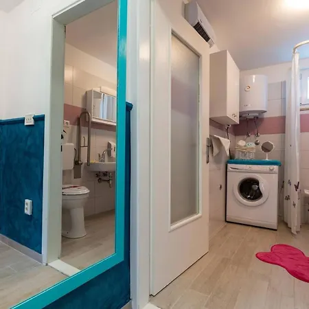 Eco Nik A2+2 For 4 Pax In The Natural Environment Of Porec Apartment *